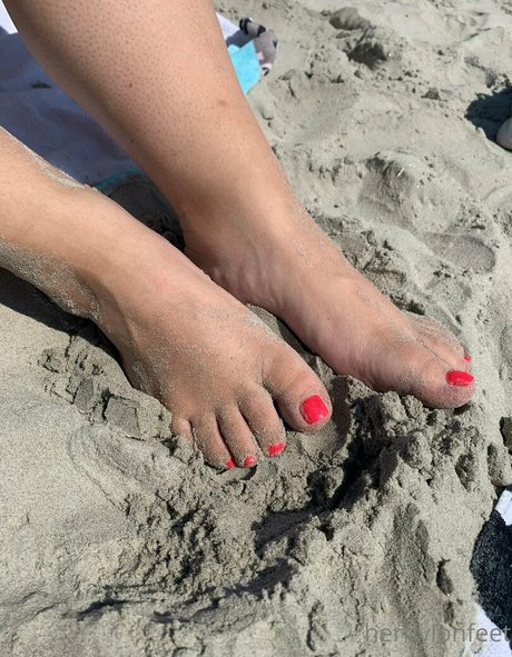 hernylonfeetfree 可愛い女優 画像