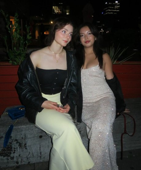 かわいい黒檀のオンリーファンズ アダルト 写真