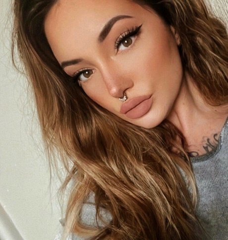 Brittany Zapata 美しいポルノスター ギャラリー