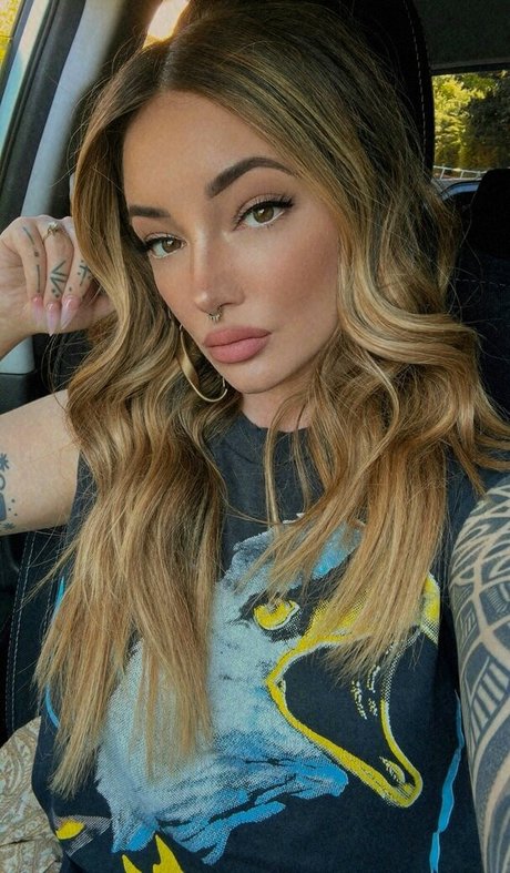 Brittany Zapata ヌードスター 写真