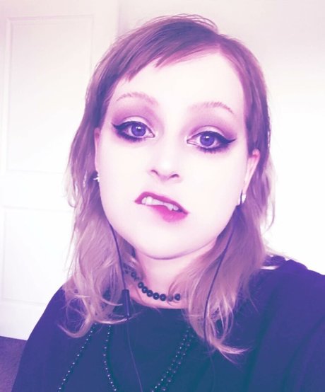 Mother Macabre 可愛い女優 写真