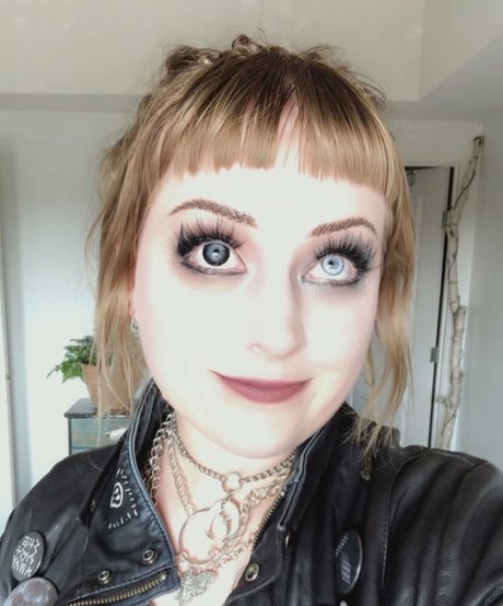 Mother Macabre 可愛いモデル 写真