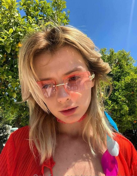 巨乳のオンリーファンズ ホットセクシー 写真