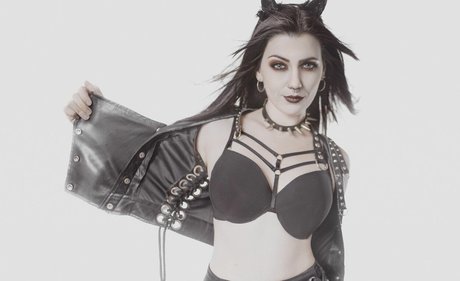 黒檀の猫オンリーファンズ 可愛い 写真