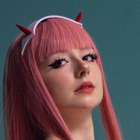 18歳のオンリーファンズ セクシーヌード 写真