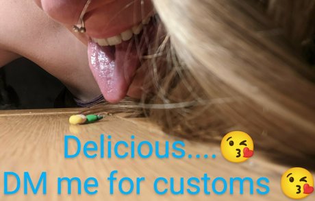 ラテン系ティーンオンリーファンズ エロチック ギャラリー