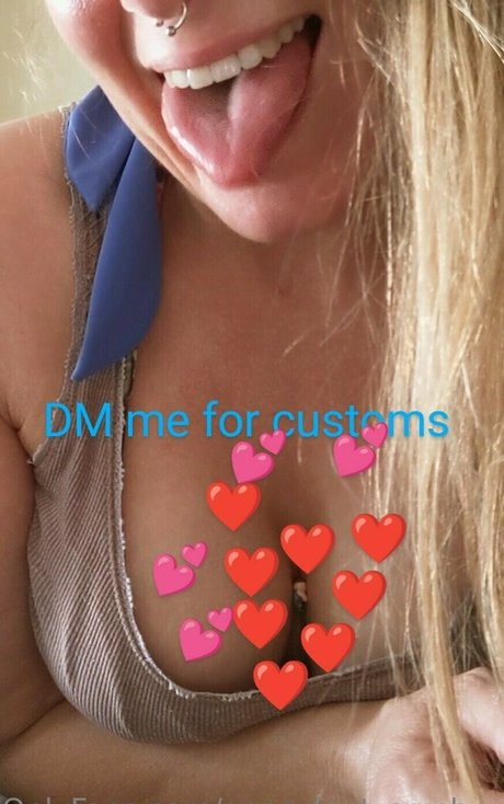 太めのブロンドオンリーファンズ セクシーヌード 画像