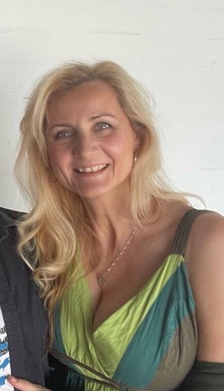 アナル舐めオンリーファンズ ヌード 画像