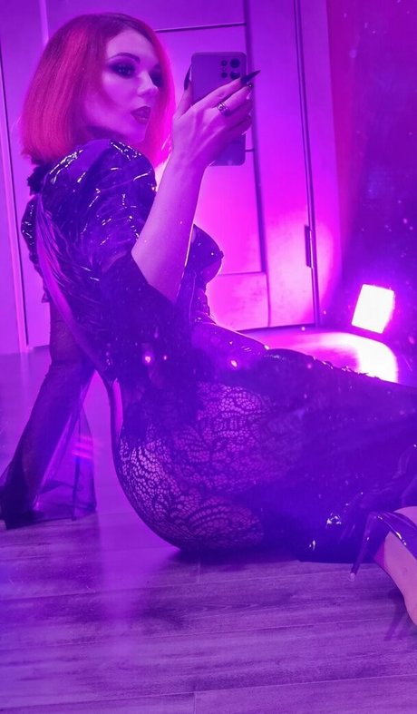 曲線美のラテン系オンリーファンズ ポルノグラフィック 画像