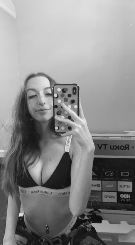 FrontDeskLady ヌード女優 ギャラリー