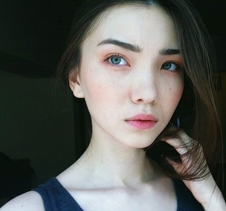 厚い黒檀オンリーファンズ ポルノ 写真