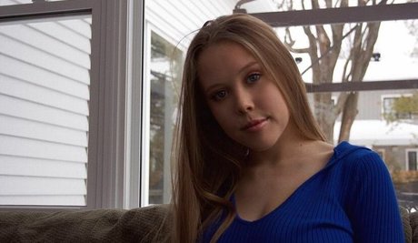 ミニドレス OnlyFans 無料 写真