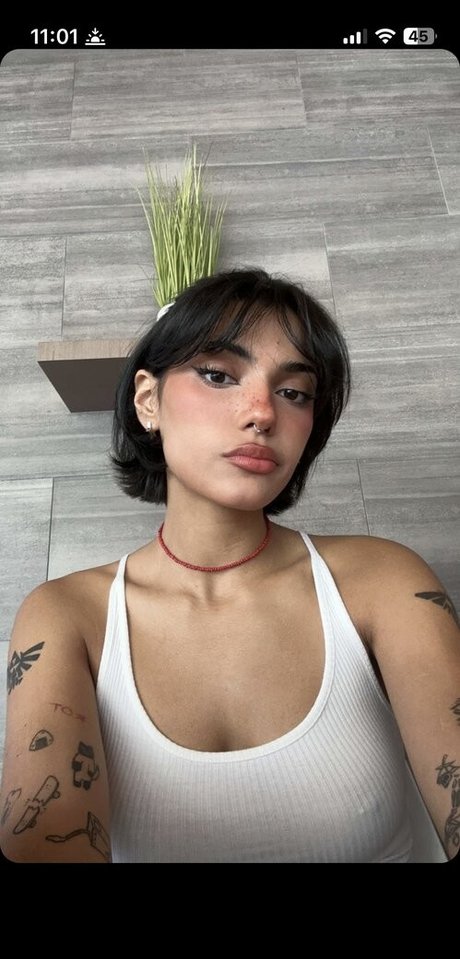 曲線美の女の子オンリーファンズ HD ギャラリー