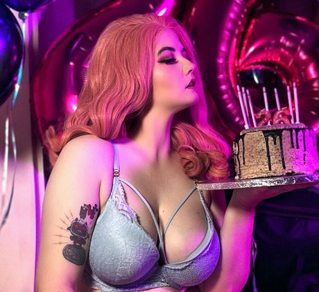 熟女 太め OnlyFans セクシー裸 ギャラリー