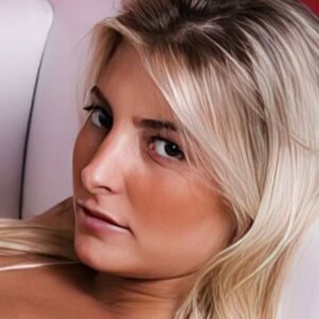 背が高くて巨乳のOnlyFans 無料アダルト 画像