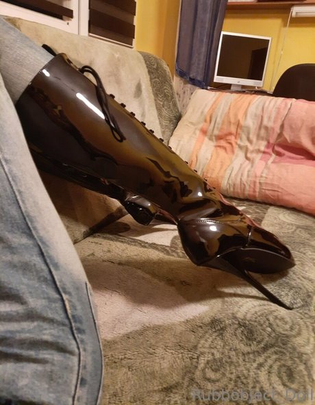 小人ヌードオンリーファンズ エロチック 画像