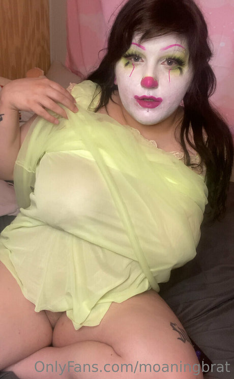 moaningbrat エロティックなスター 画像