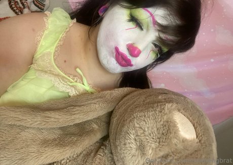 moaningbrat ポルノモデル 画像