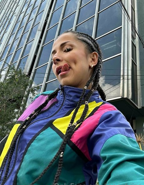 小柄なティーンオンリーファン アート裸 画像