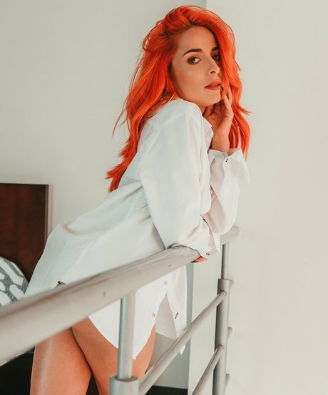 jencobriza ポルノスター 独占 写真