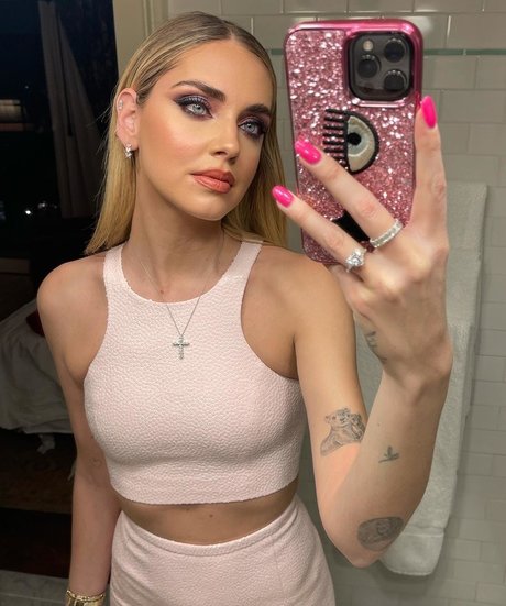 巨乳義母OnlyFans 美しい裸 画像