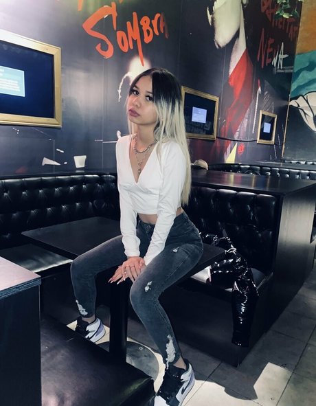 xsaraa free 裸モデル 写真