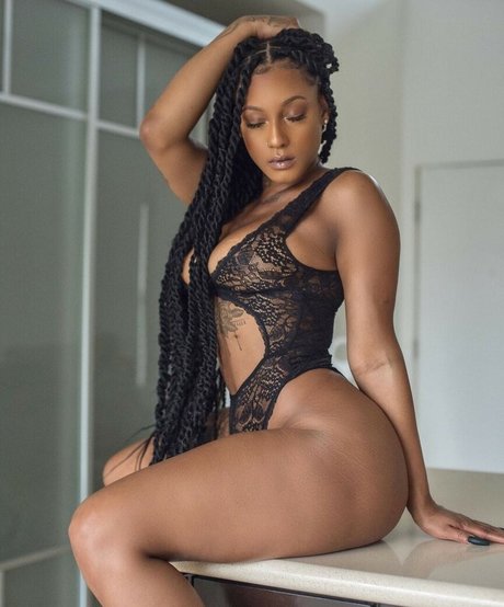 Mizz Twerksum XXXモデル 写真