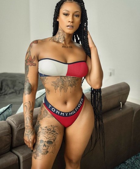 Mizz Twerksum エロティック女優 写真