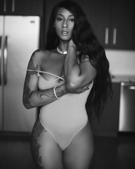 小人ヌードオンリーファンズ 無料裸 写真