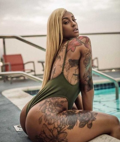 ブロンドビキニOnlyFans ポルノ 写真