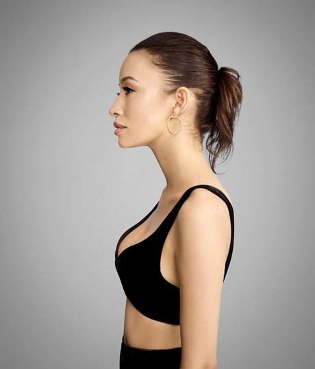 ポーグエボニーオンリーファンズ 無料 写真