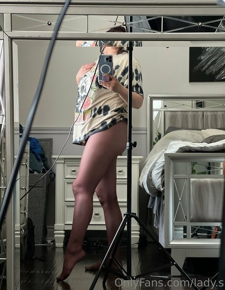 自然な赤毛のオンリーファンズ セクシー裸 画像