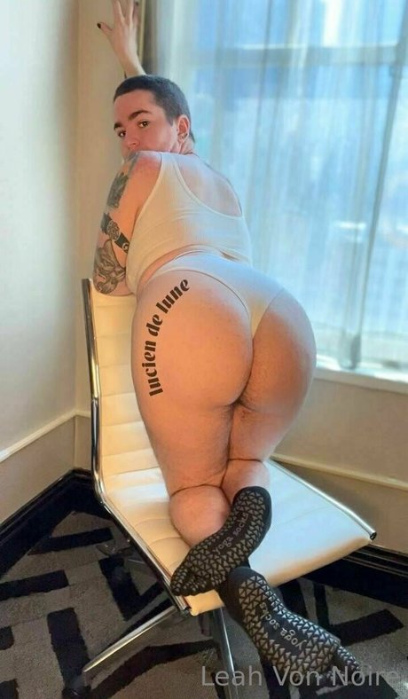 大きなお尻と巨乳のオンリーファンズ えろた 画像