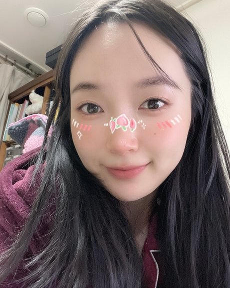 巨乳の熟女オンリーファンズ 美しい裸 写真