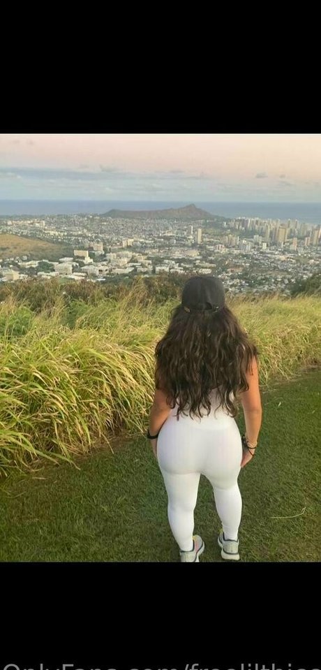 freelilthiccckk アダルトモデル 写真