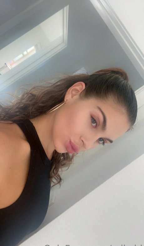 ピアス乳首オンリーファンズ 裸 画像