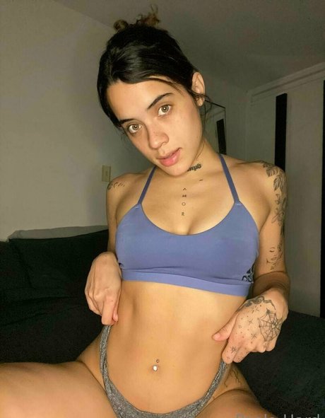 18歳のオンリーファンズ ヌード 画像