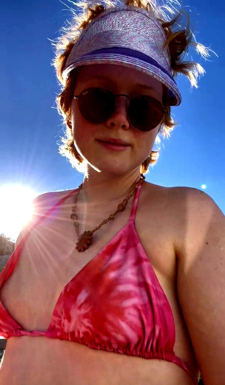 Molly Quinn スター ヌード 画像