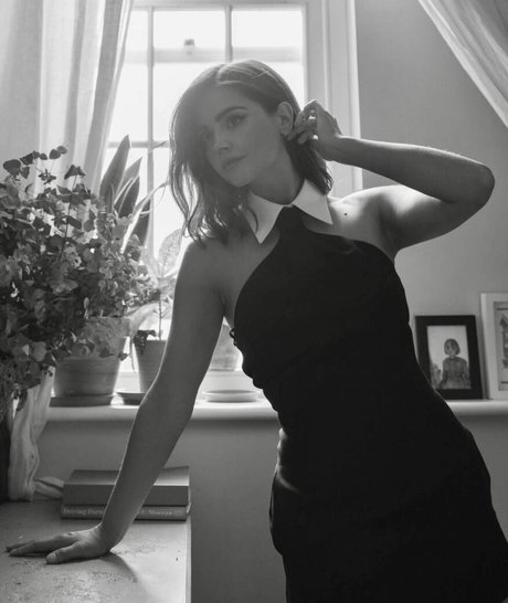 Jenna Louise Coleman ポルノモデル 写真