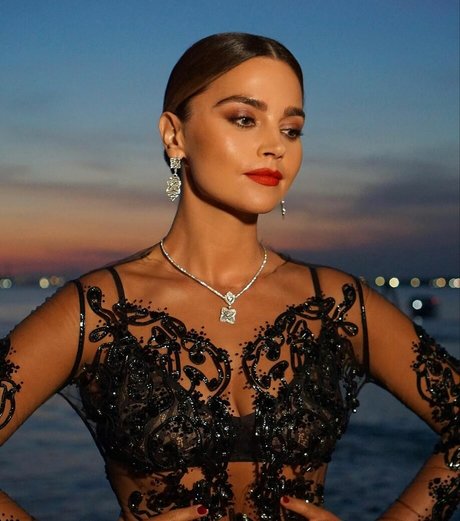 Jenna Louise Coleman ポルノスター 写真