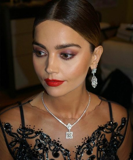 Jenna Louise Coleman トップ女優 画像