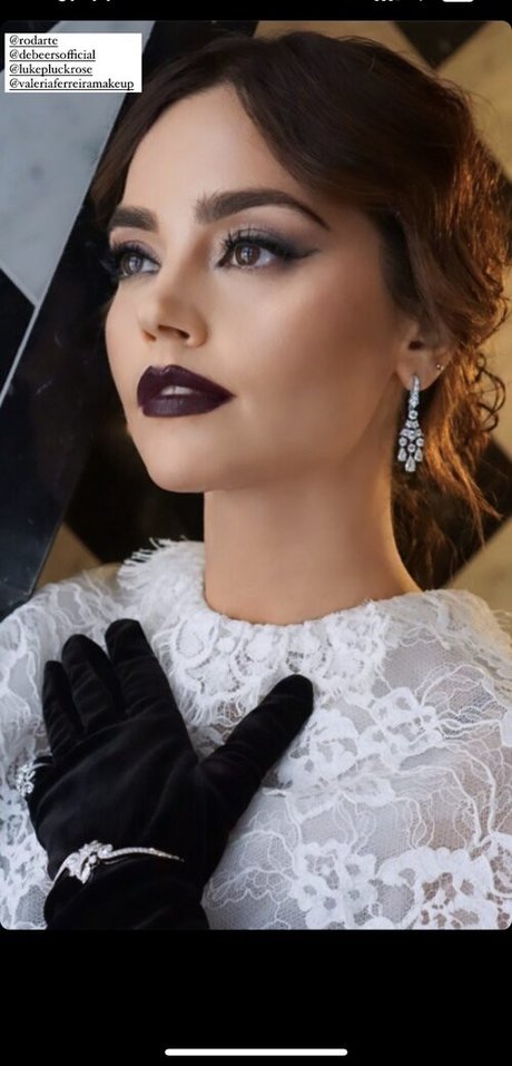 Jenna Louise Coleman ポルノスター 写真