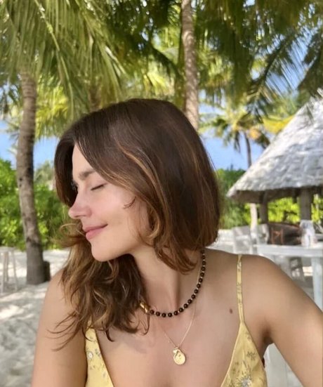 Jenna Louise Coleman セクシーなポルノスター 画像