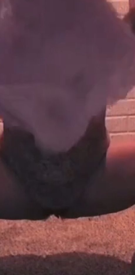 マイクロTバックOnlyFans アートヌード ギャラリー