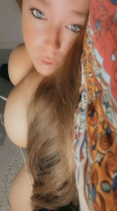 Ivy Mia 完璧なスター 写真