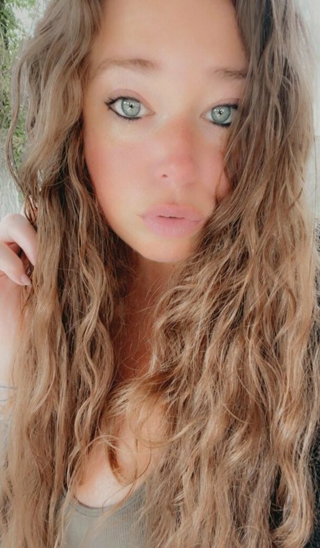 Ivy Mia ポルノスター HD 画像