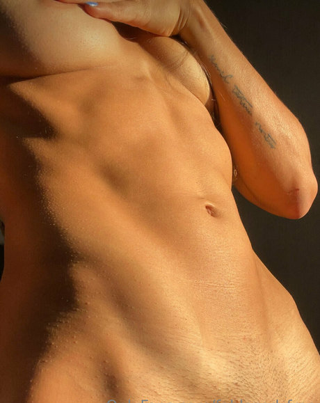 fablazed free 裸の女優 画像