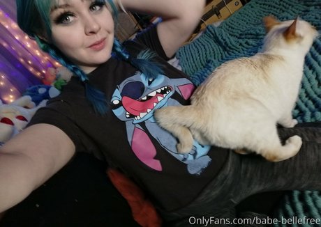 ラテン系ティーンオンリーファンズ アートポルノ 画像