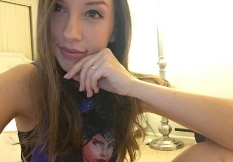 ビデオ通話 オンリーファンズ セクシーヌード ギャラリー