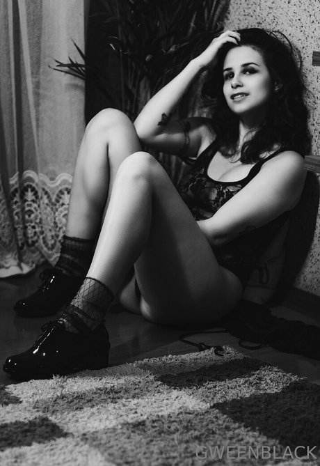 Gween Black 裸のモデル 写真